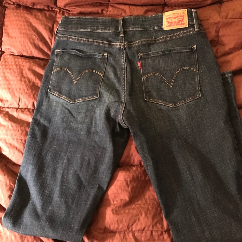 Levi mid rise skinny jeans size 12
